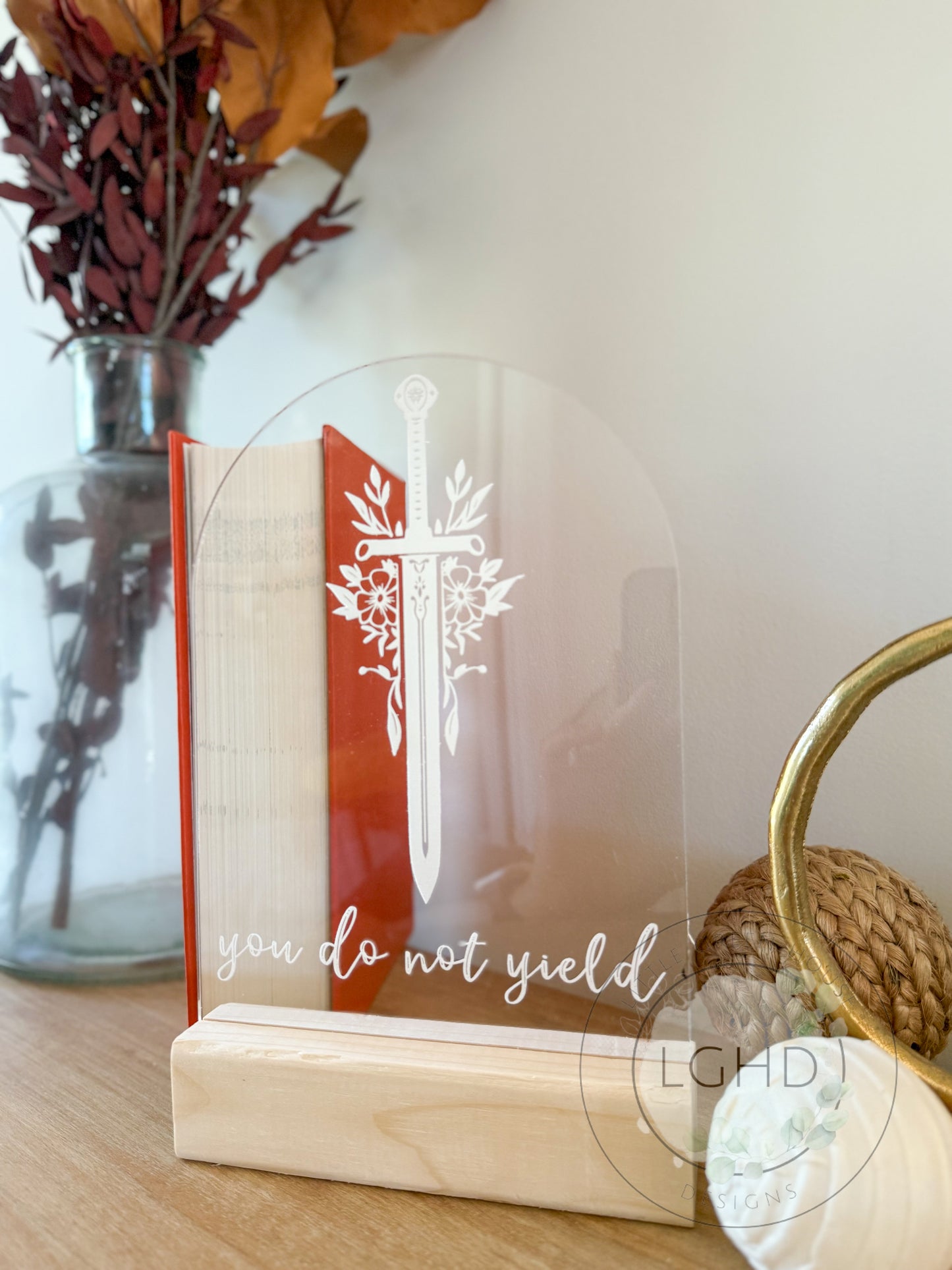 You Do Not Yield Shelf Sitter โ Throne of Glass Inspired Decor | Aelin Fireheart Sign | Sarah J Maas Bookshelf Gift | BookTok Romantasy